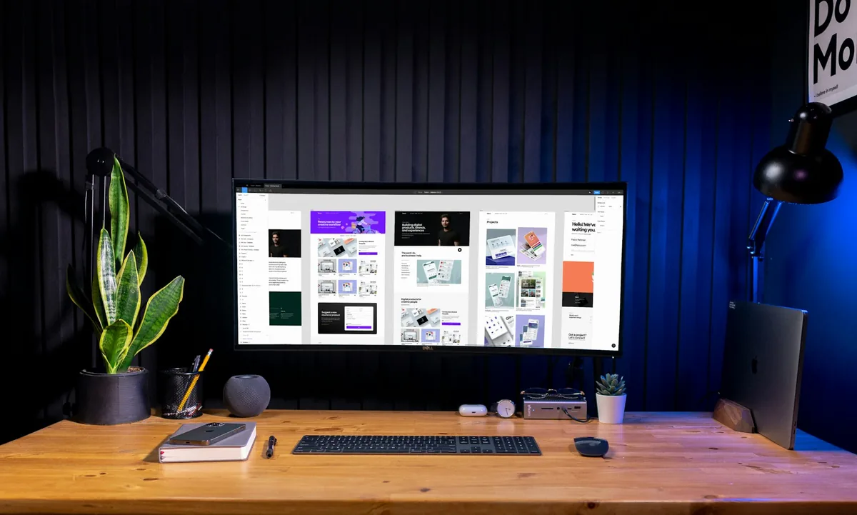 Retouching desk with a colour-calibrated monitor