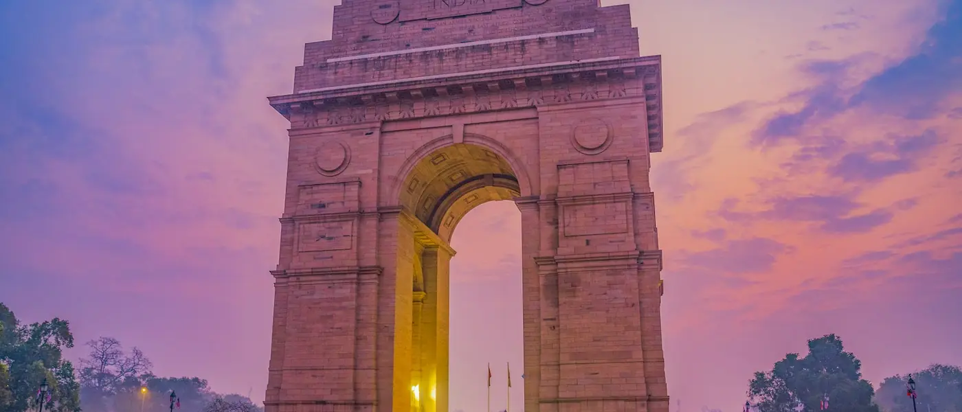 India Gate in Delhi lit at dusk